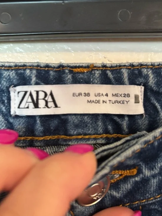 ZARA 100% Cotton Mid Waist Straight Leg Cut Out Jeans (no chain) - Picture 6 of 7